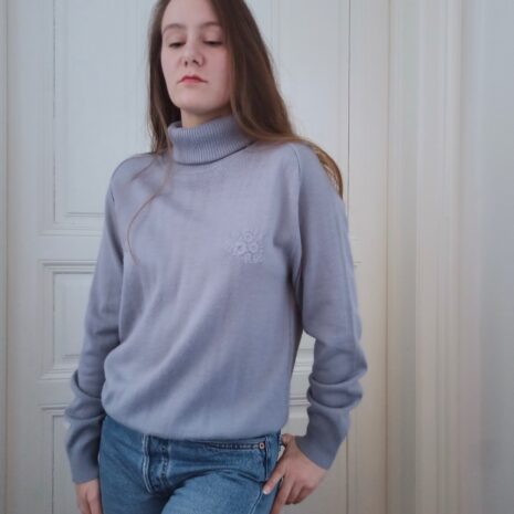 Vintage Turtleneck Jumper with floral embroidery in Pastel Purple M 2